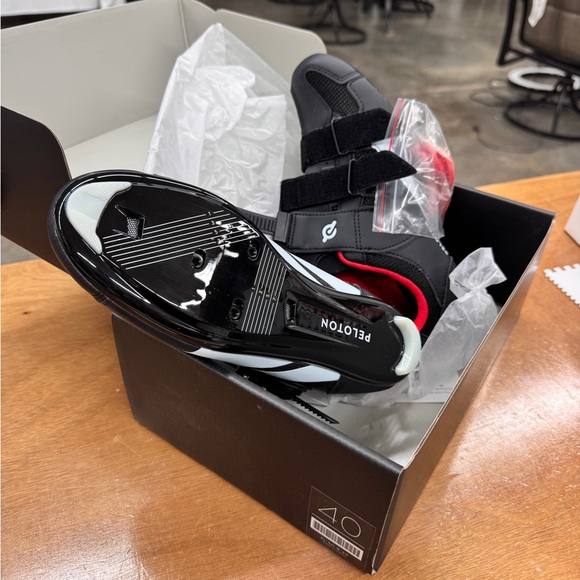 Brand New in box Peloton Cycling Shoes size 40 - Picture 1 of 2